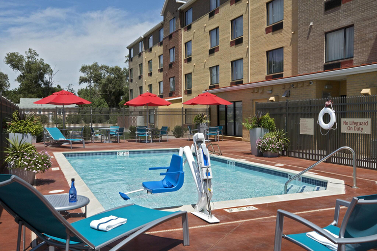 Sport & Beauty, TownePlace Suites Dodge City, Ford
