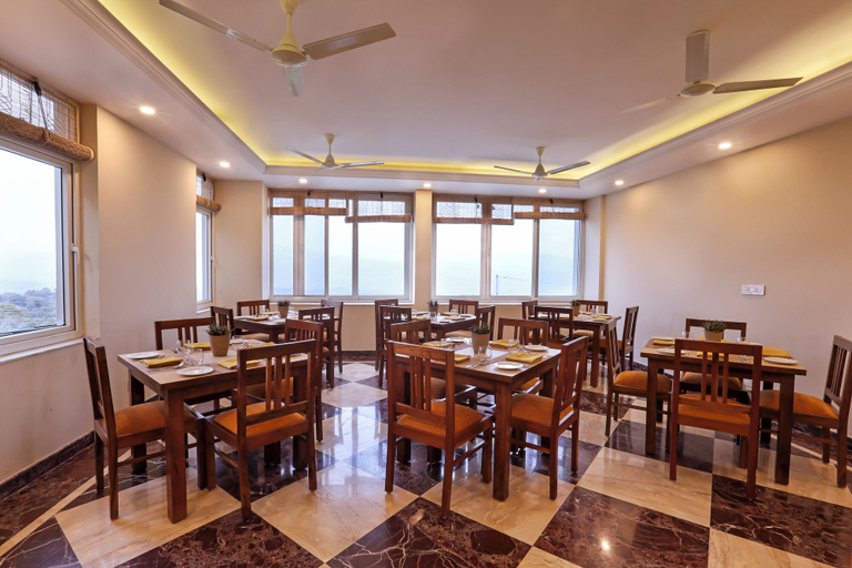 Food & Drinks, Sumer hotel, Sirmaur