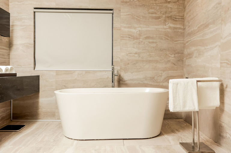 Bathroom 14