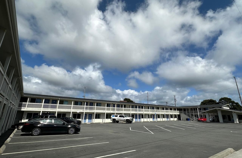 Public Area 1, Beachside Inn, Del Norte