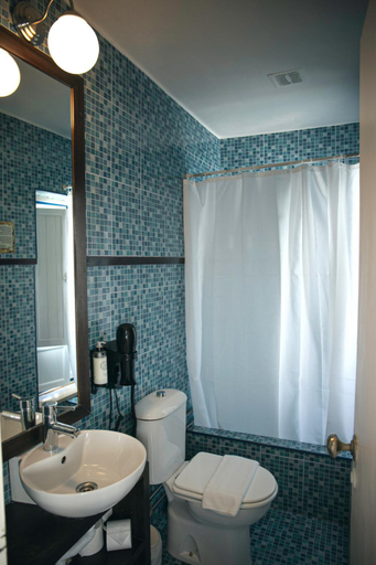 Bathroom 3, Vinnus Guest House, Mafra