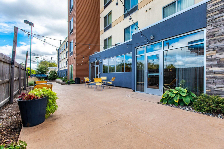 Exterior & Views