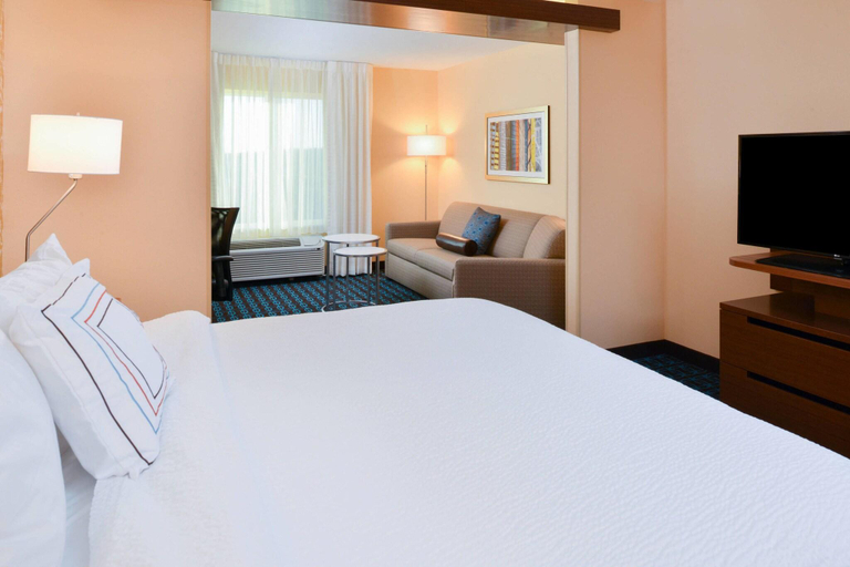 Bedroom 3, Fairfield Inn & Suites Martinsburg, Berkeley