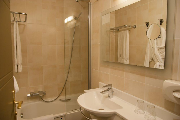 Bathroom 5, Hotel La Fauceille, Pyrénées-Orientales