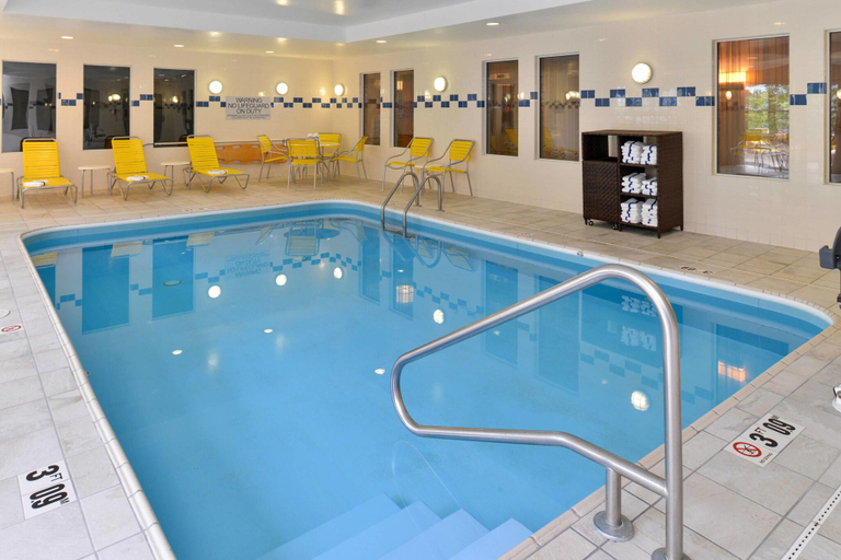 Sport & Beauty 1, Fairfield Inn Suites Cleveland Avon, Lorain