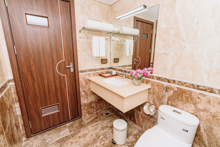 Bathroom 4, Legend Westlake Hotel, Ba Đình