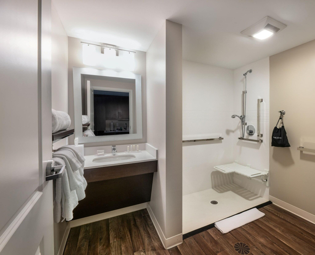 Bathroom 5, Towneplace Suites By Marriott Milwaukee Oak Creek, Milwaukee