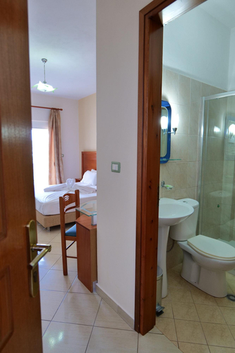 Bathroom 4, Divo Palace Hotel, Sarandës