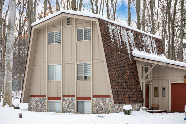 Exterior & Views 2, Sugarloaf Chalet 3BDR Loft 2510, Leelanau