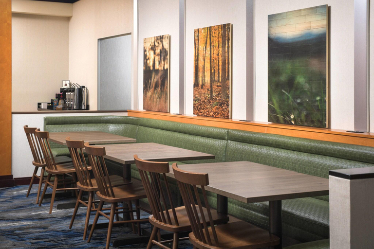 Food & Drinks 5, Fairfield Inn & Suites Chattanooga I-24, Hamilton