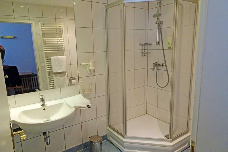 Bathroom 5, Hotel Linden, Schwalm-Eder-Kreis