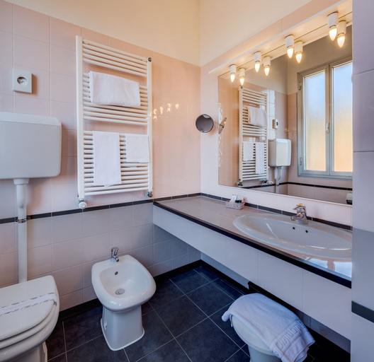Bathroom 4, Hotel San Donato - Bologna Centro, Bologna