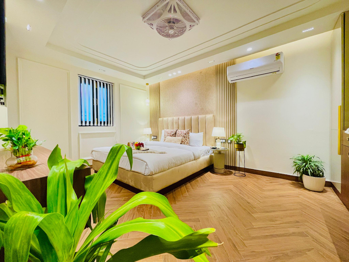Public Area 2, BedChambers Saket, Delhi