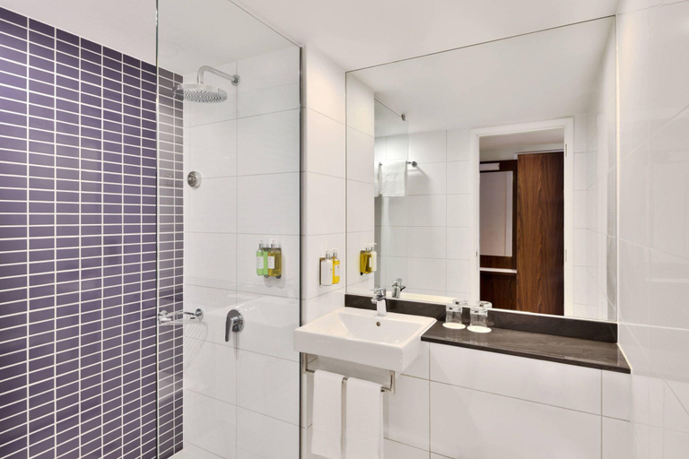 Bathroom 5, Fairfield by Marriott Chennai OMR, Kancheepuram