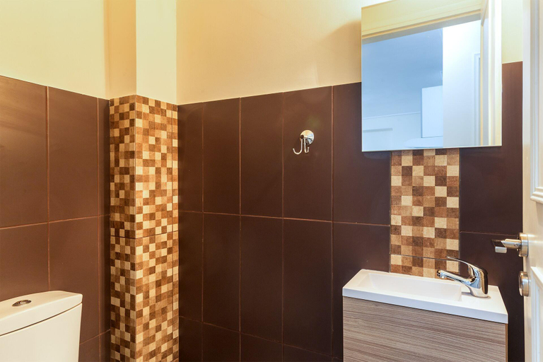 Bathroom 5, UrbanStay, Attica