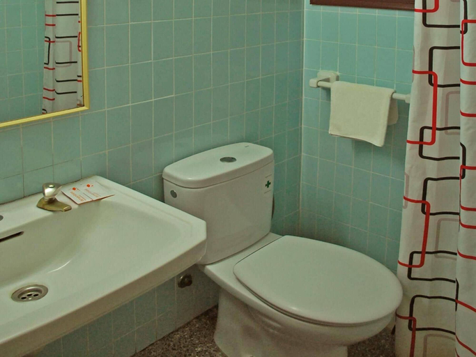 Bathroom 4, Hostal Radio, Barcelona