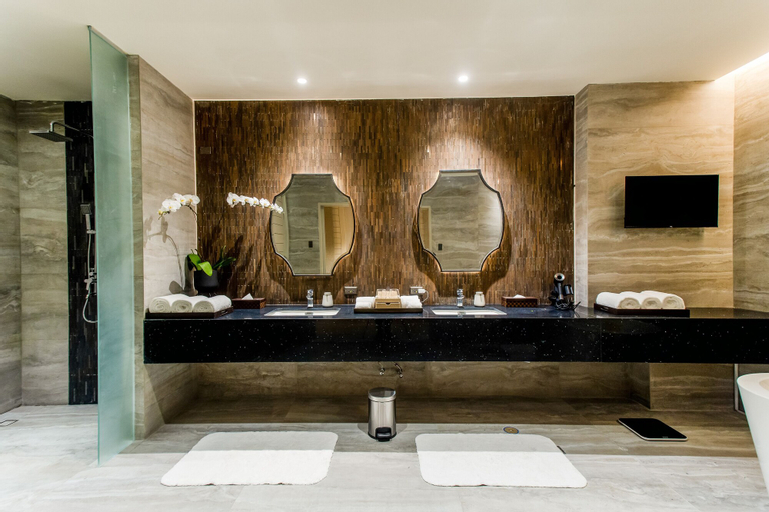 Bathroom 10