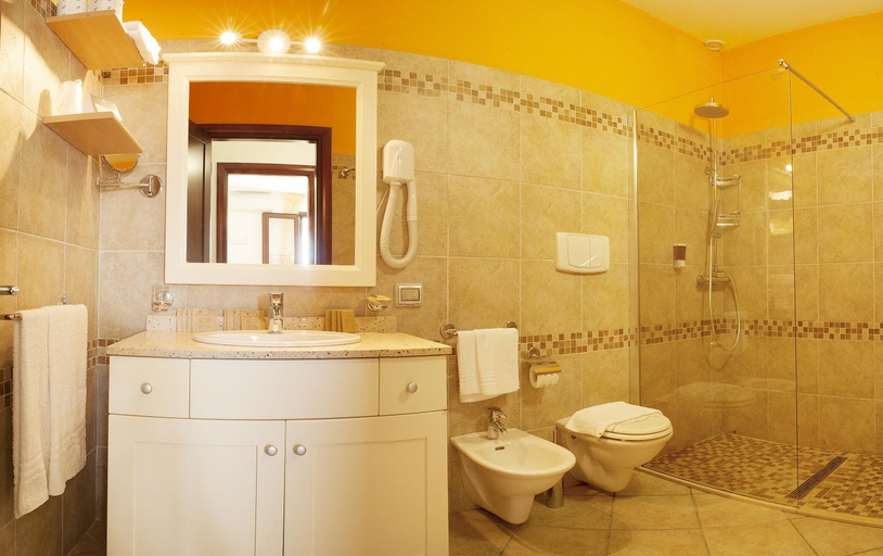 Bathroom 2, La Casarana Wellness Ecoresort, Lecce
