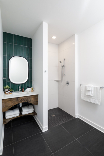 Bathroom 4, The Station by Compo Hotels, Greenville