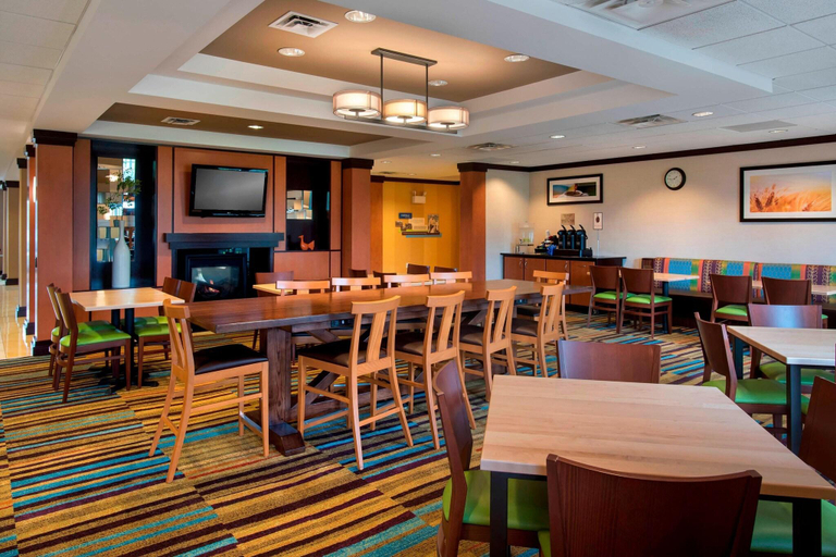 Food & Drinks 5, Fairfield Inn & Suites Verona, Oneida