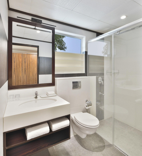 Bathroom 5, Four Points By Sheraton Mahabalipuram Resort & Con, Kancheepuram