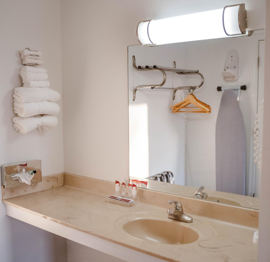 Bathroom 4, Haysville Express Inn, Sedgwick