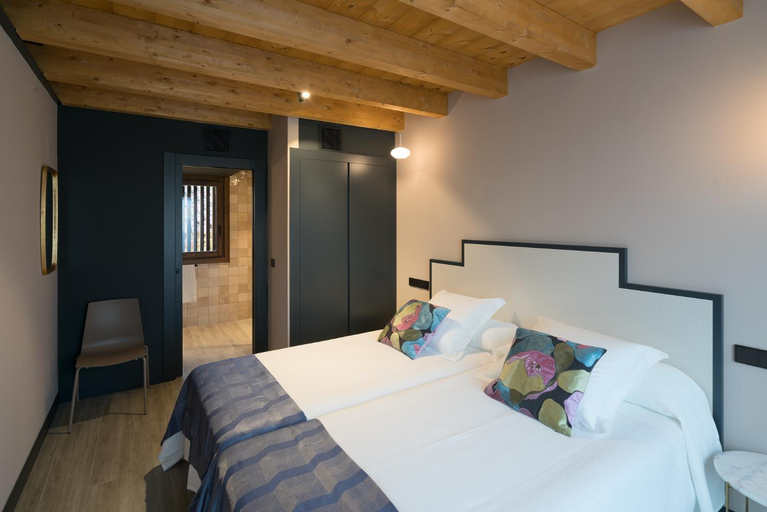 Others 5, Apartamentos y Villas La Santilar, Asturias