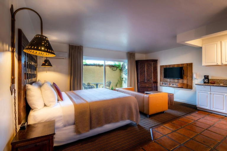 Bedroom 4, Hotel Pepper Tree Boutique Kitchen Studios, Orange