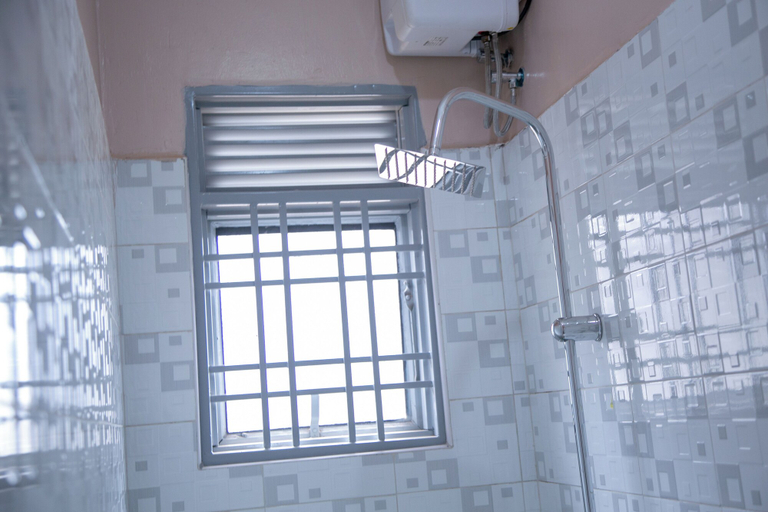 Bathroom 3, Bliss-plus Motel, Jinja
