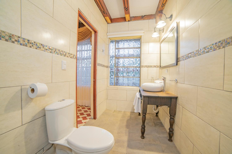 Bathroom 3, Hotel Palacio Chico 1948, Antigua Guatemala
