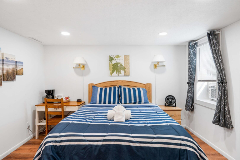 Others 5, South Arm Retreats Standard Room 2, Charlevoix