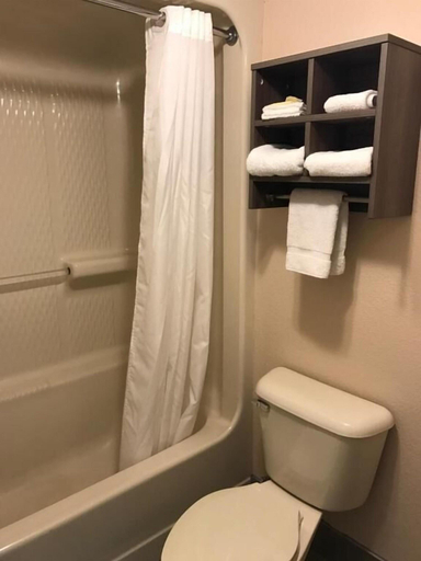 Bathroom 5, Legacy Inn Sumner, Sumner