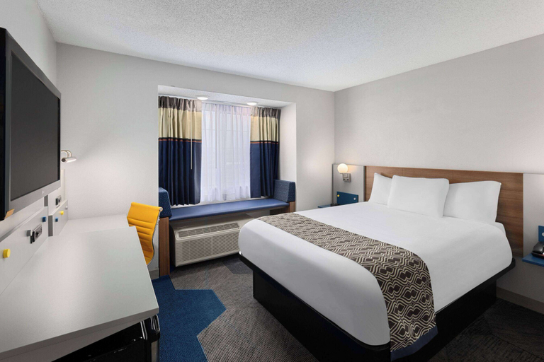 Bedroom 3, Microtel Inn by Wyndham Bowling Green, Warren