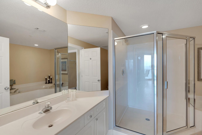 Bathroom 4, The Pearl 404, Escambia