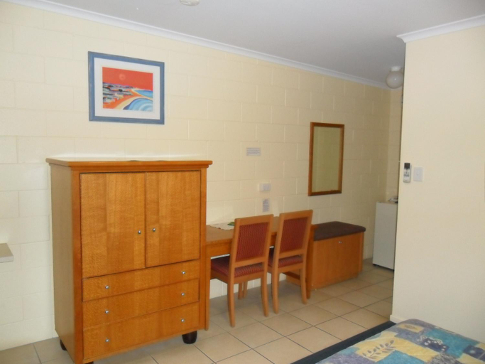 Others 5, Nanango Antler Motel, Nanango