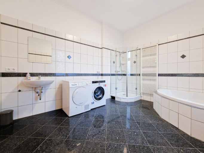 Others 5, Tolstov Apartments - 2 , 3 and 4 Room Apartments - 25 Min Messe DUS, Duisburg