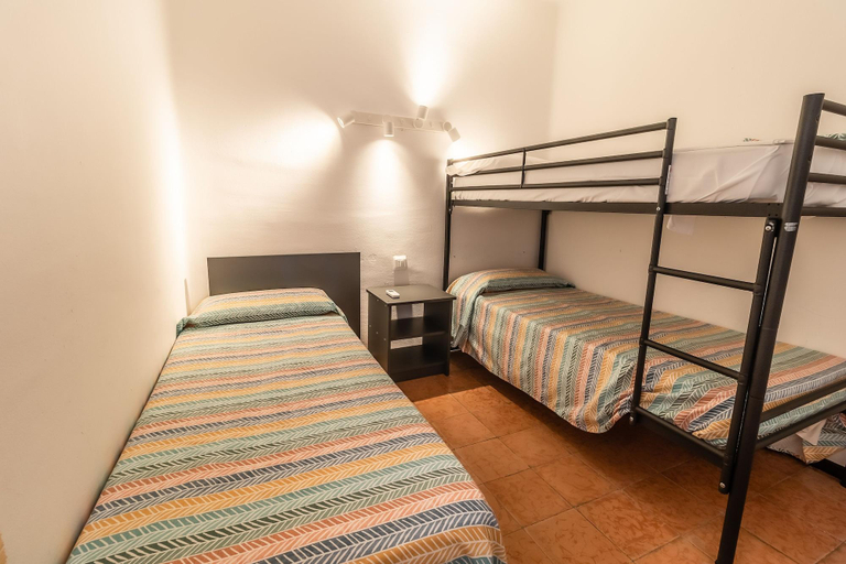 Bedroom 2, Fonda Can Dalfo by Vivere Stays, Girona