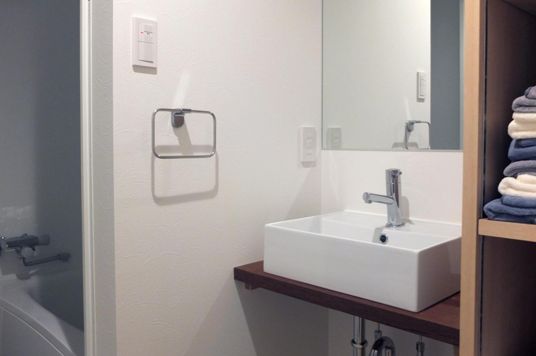 Bathroom 1, ANY B&B+COFFEE, Nara