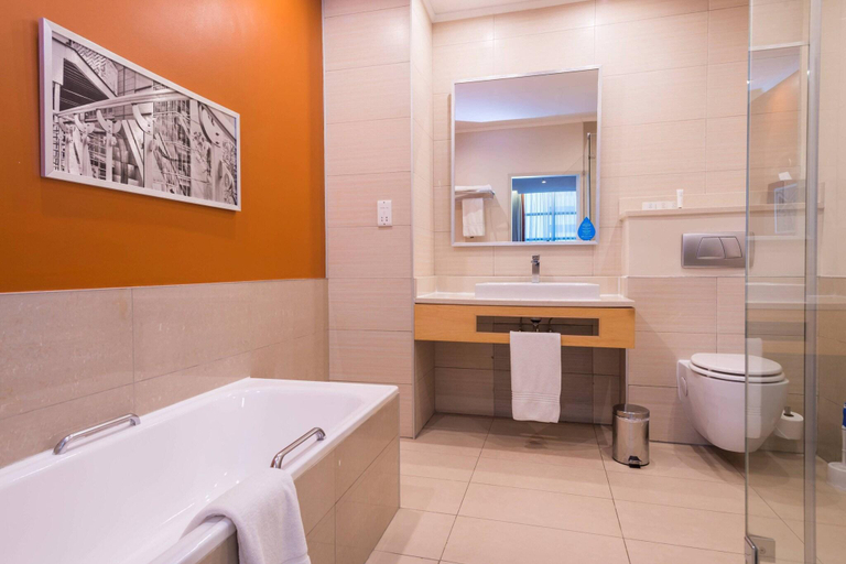 Bathroom 5, Protea Hotel by Marriott Gaborone Masa Square, Gaborone