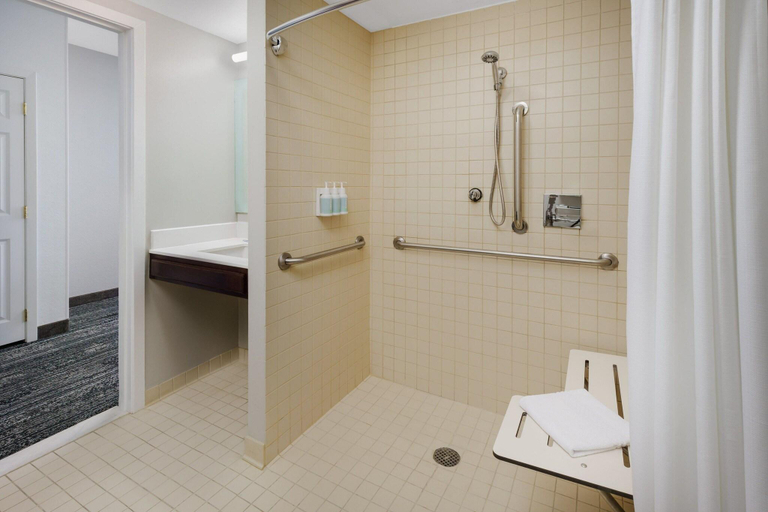 Bathroom 4, TownePlace Suites Manchester-Boston Regional Airpt, Hillsborough