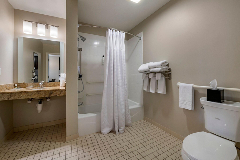 Bathroom 4, TownePlace Suites Vincennes, Knox