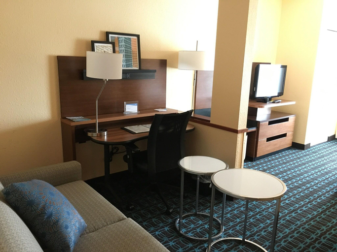 Bedroom 3, Fairfield Inn & Suites Frankfort, Franklin