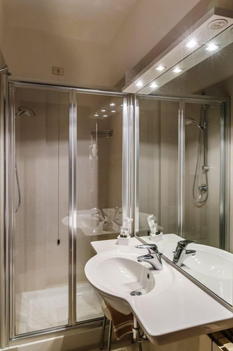 Bathroom 4, Daniel, Milano