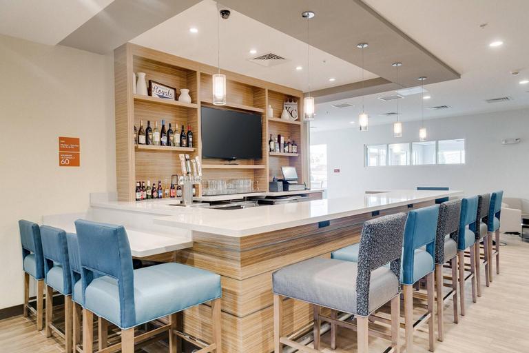 Food & Drinks 5, Towneplace Suites Kansas City Liberty, Kansas City
