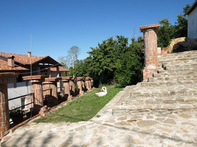 Exterior 5