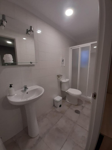 Bathroom 3, Village Ayamonte Rooms, Huelva