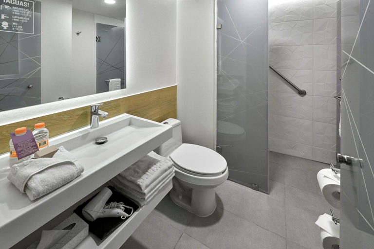 Bathroom, City Express Plus By Marriott Ensenada, Ensenada