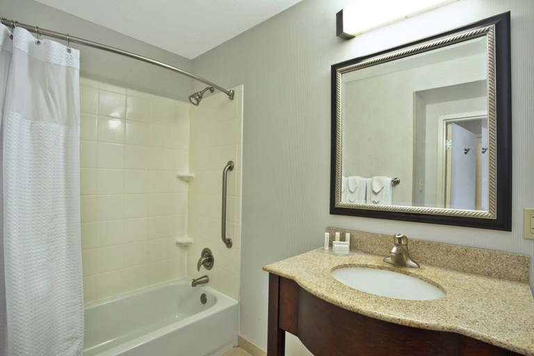 Bathroom 4, Courtyard By Marriott Gulfport Beachfront, Harrison