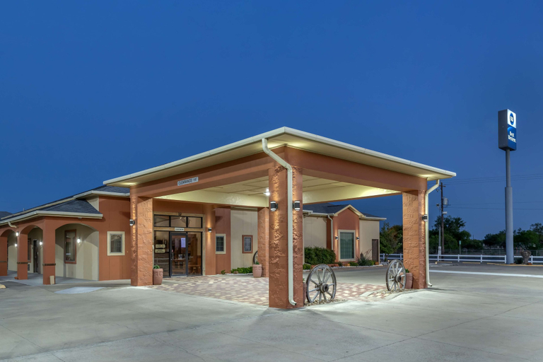 Exterior & Views 2, Best Western Windwood Inn & Suites, Duval