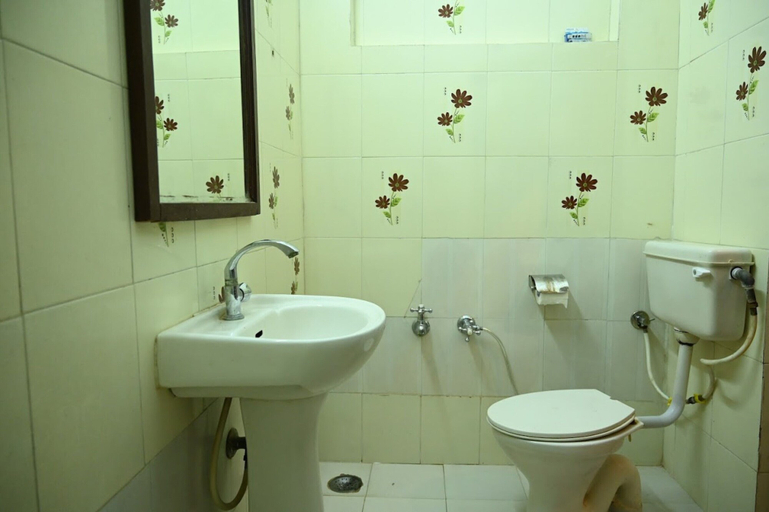 Bathroom 3, Hotel Navodaya Jaisalmer, Jaisalmer